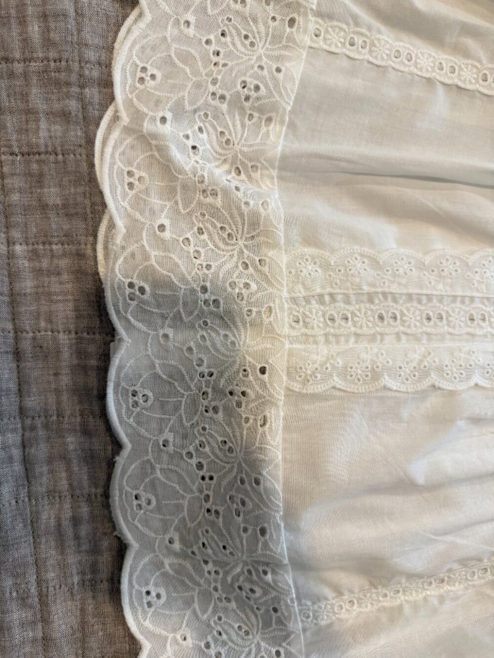 White Embroidered Lace Button Up Tank Top size M - Picture 6 of 7